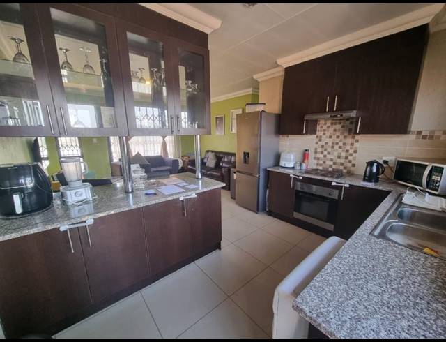 2 BEDROOM TOWNHOUSE FOR SALE IN BRACKENDOWNS